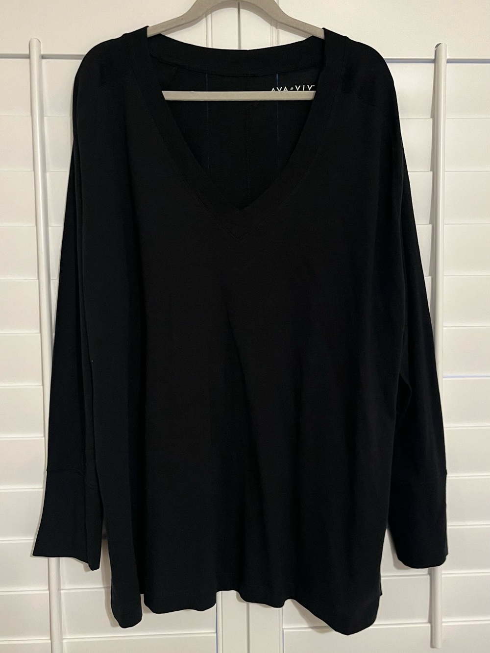 NWT Ava & Viv Black V-Neck Lightweight Top